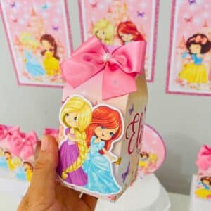 Kit festa infantil completo com tema Princesas Cute para decoração de aniversário de menina.