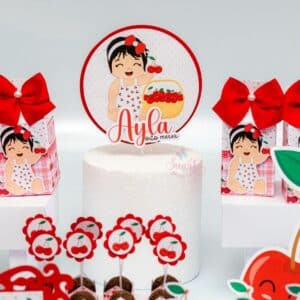 Detalhes da papelaria personalizada do kit festa Cerejinha, com toppers e apliques.