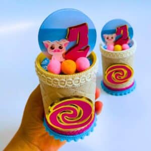 Cofrinho de luxo personalizado com tema Moana para lembrancinha de festa infantil.