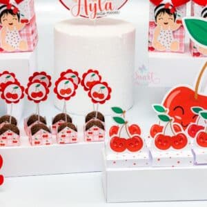 Caixa Milk personalizada do kit festa Cerejinha, com detalhes em vermelho e verde.